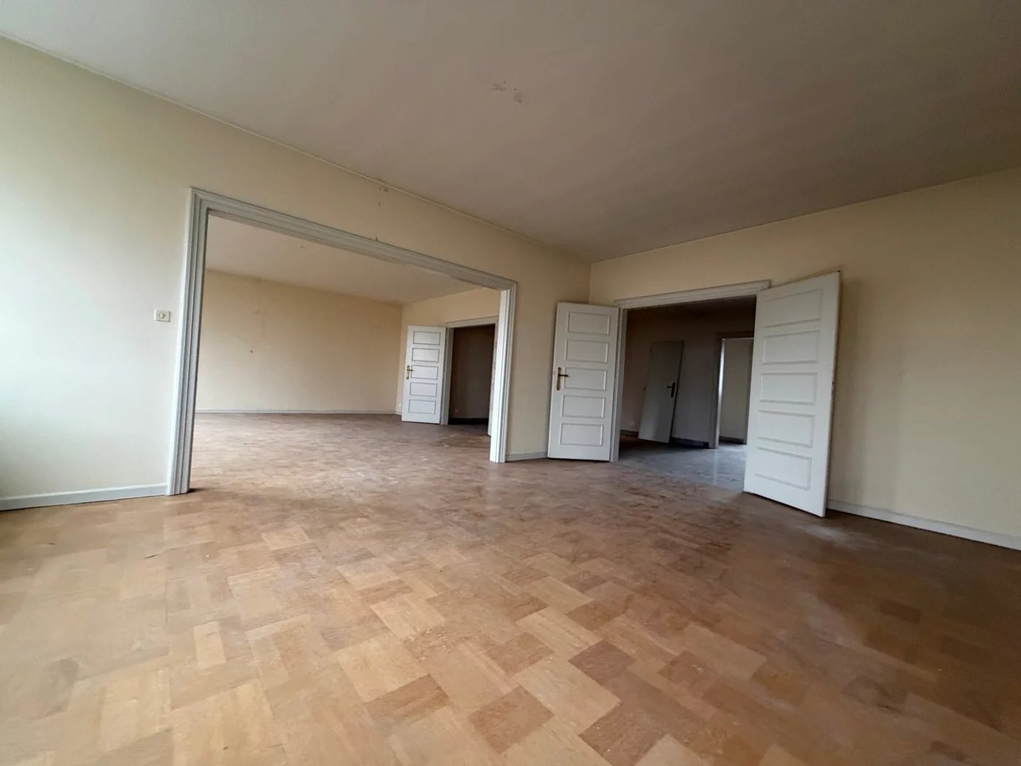 STRASBOURG CONTADES : 5 PIÈCES À RENOVER