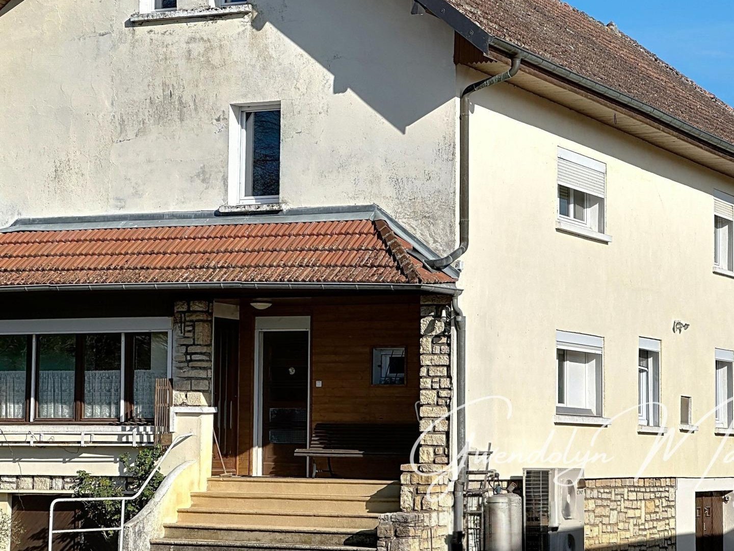 Grande maison familiale - Deux habitations réunies - Immense terrain - Nombreuses dépendances - Gros potentiel
