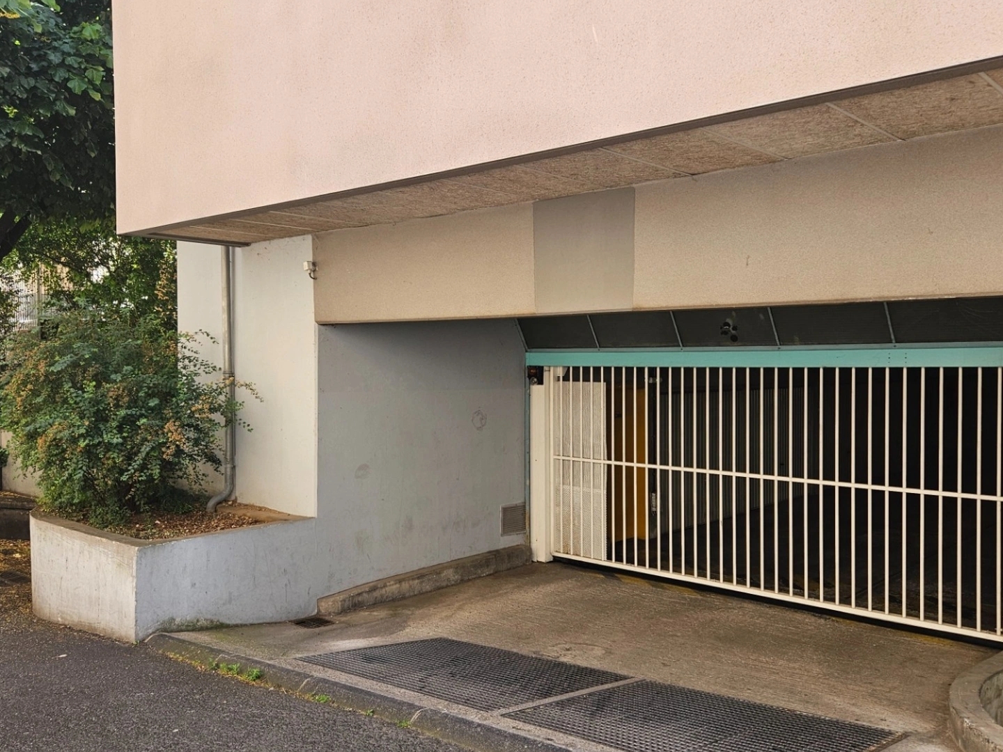 Parking / garage / box à vendre - 40m2 - Clermont-Ferrand (63000)