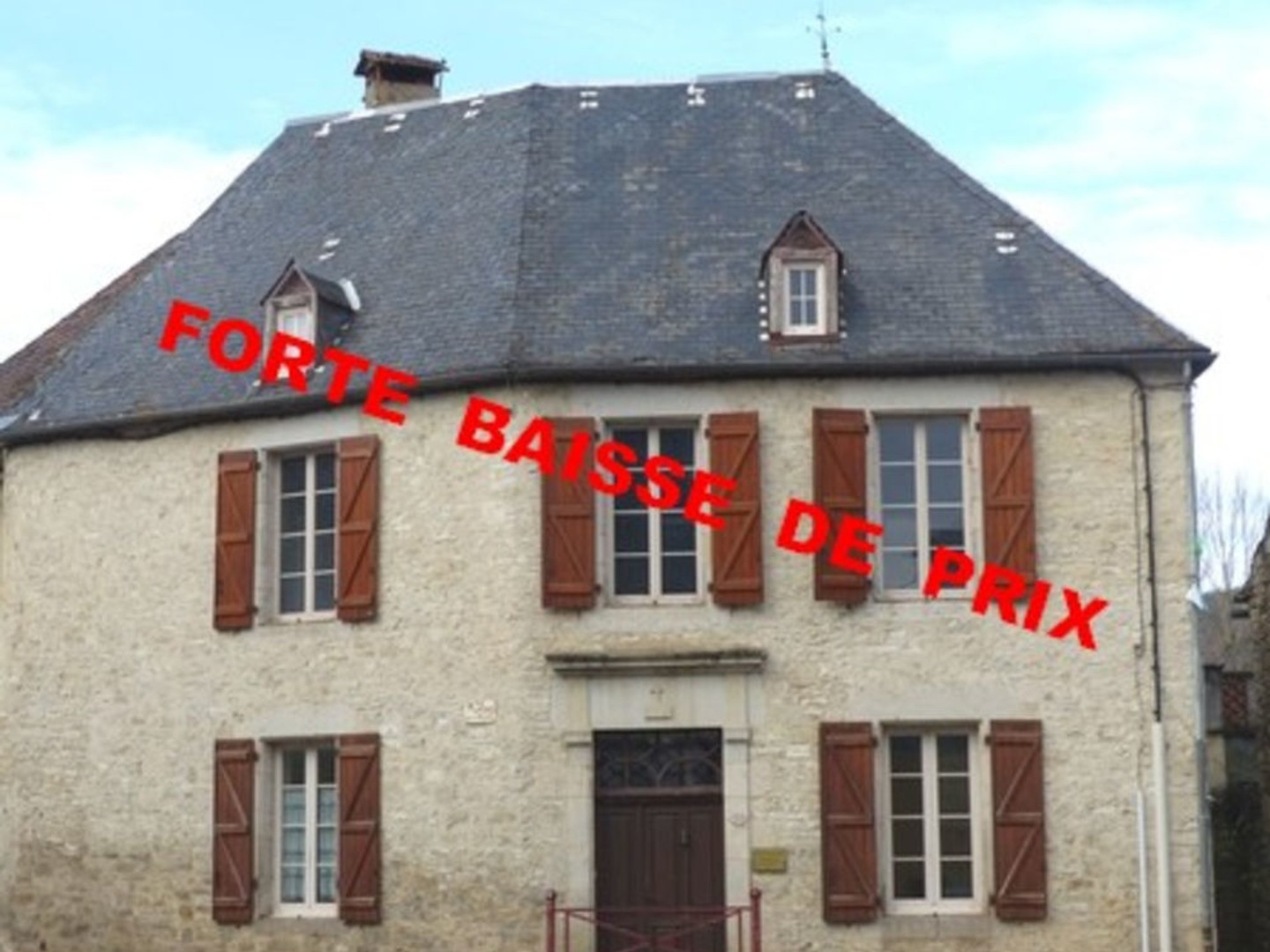 MAISON DE VILLAGE EN PIERRES AVEC LOCAL PROFESSIONNEL ET HABITATION SUR 2 NIVEAUX A RESTAURER ENTIEREMENT - I