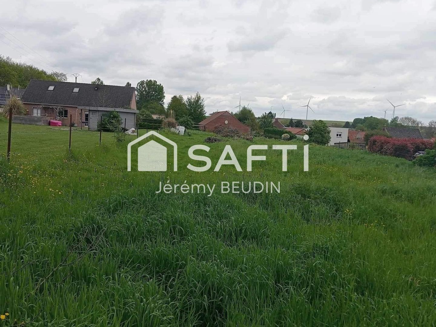 Oasis de Sérénité : Terrain Viabilisé de 1750 m² dans un Village Paisible