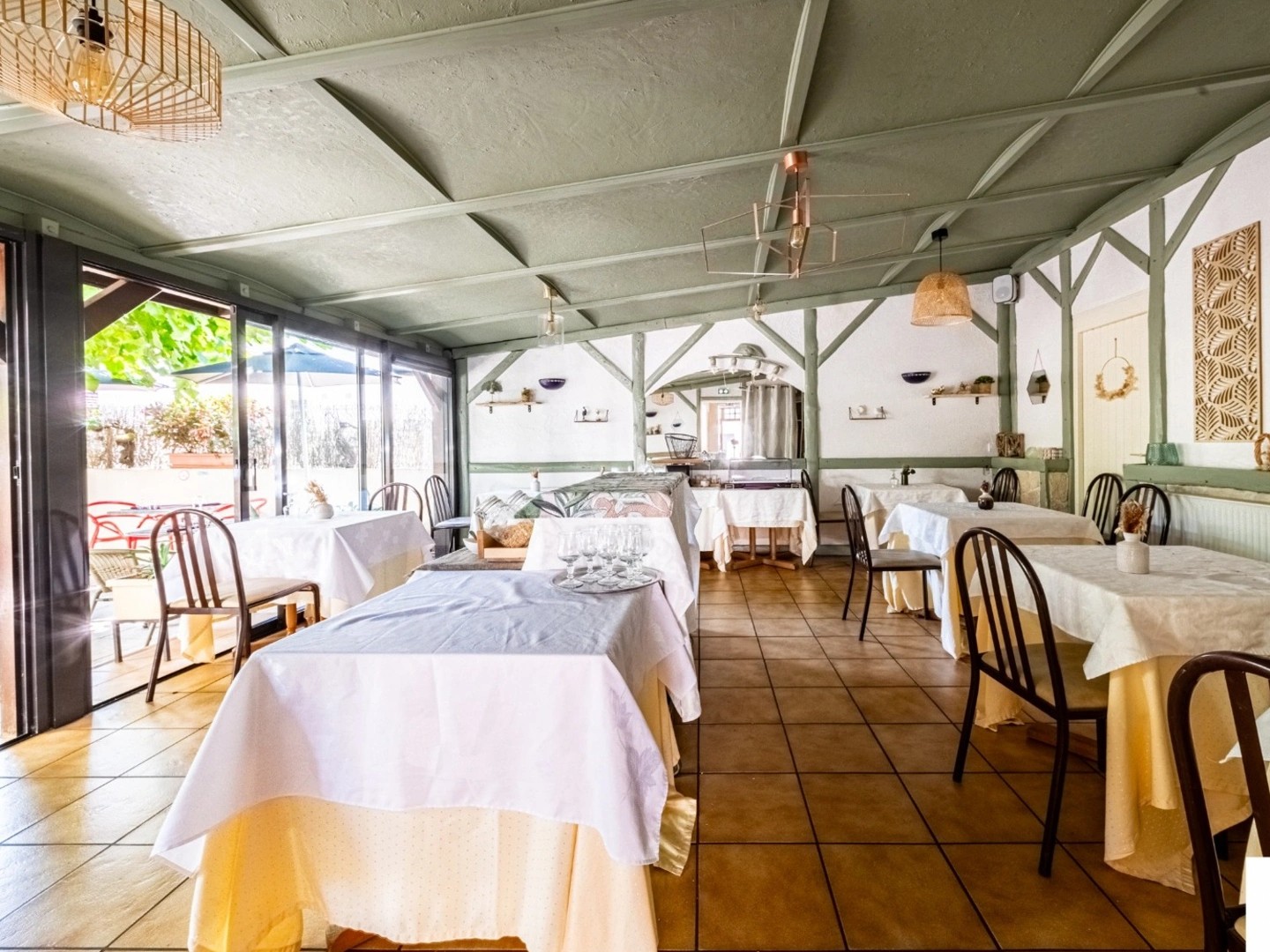 Fonds de commerce 16 pièces 500 m²