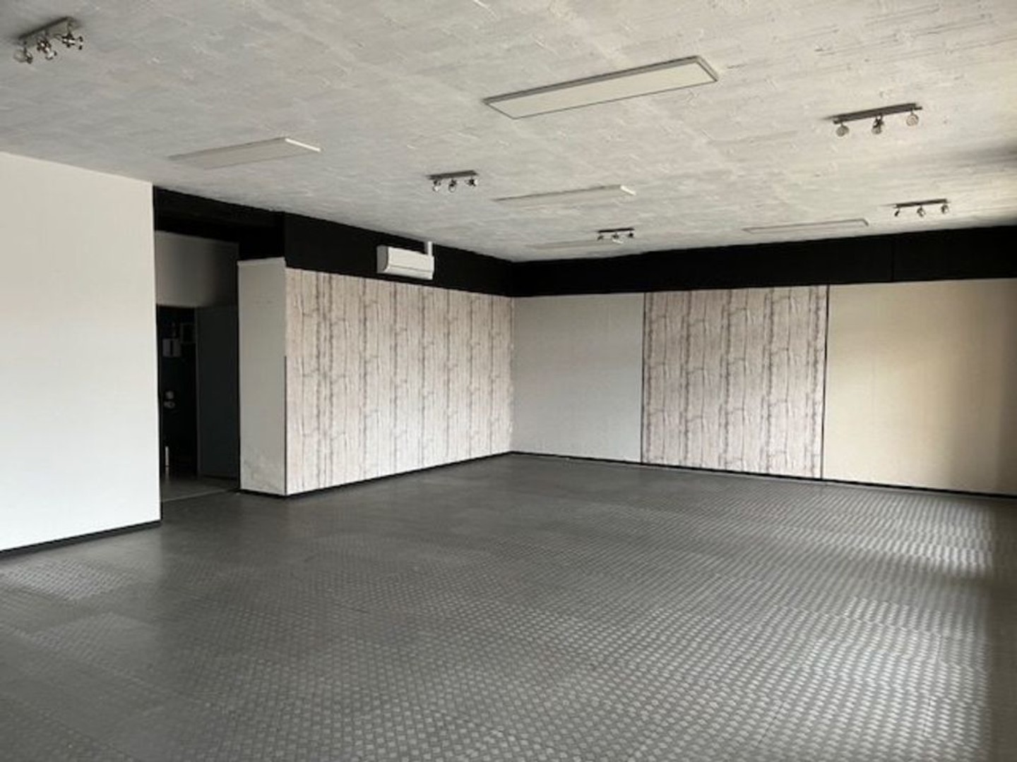 Bel immeuble de 1 000 m² à CONFOLENS !