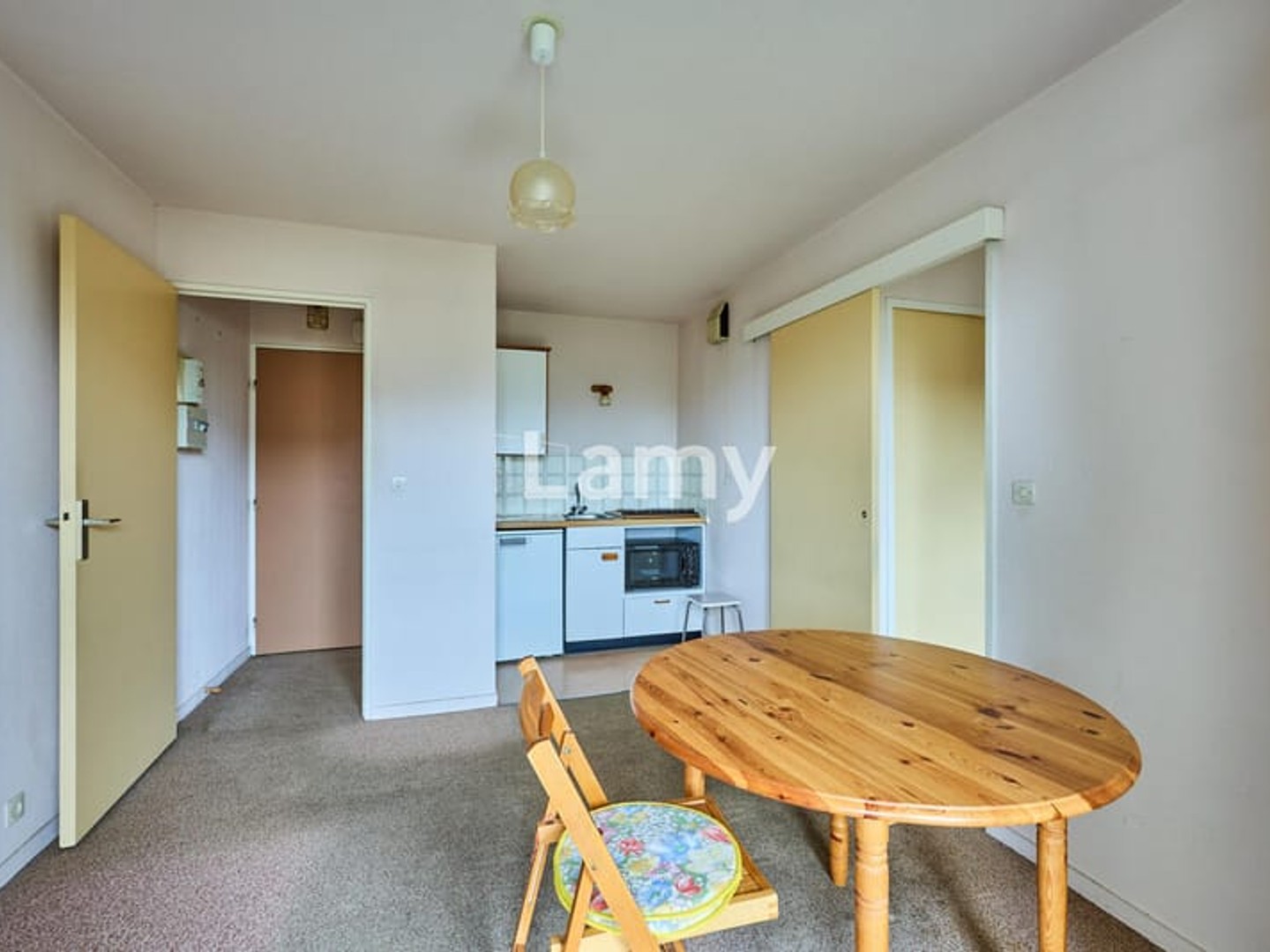 Appartement 2 pièces, balcon, parking