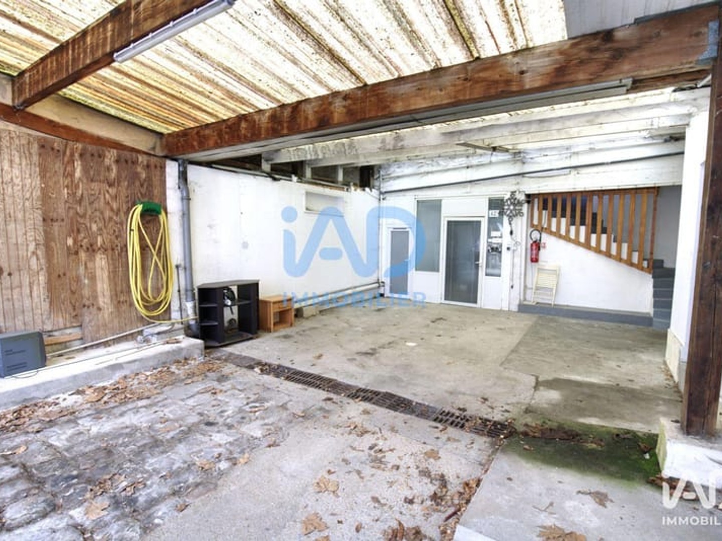 Immeuble commercial 1 pièce 83 m²