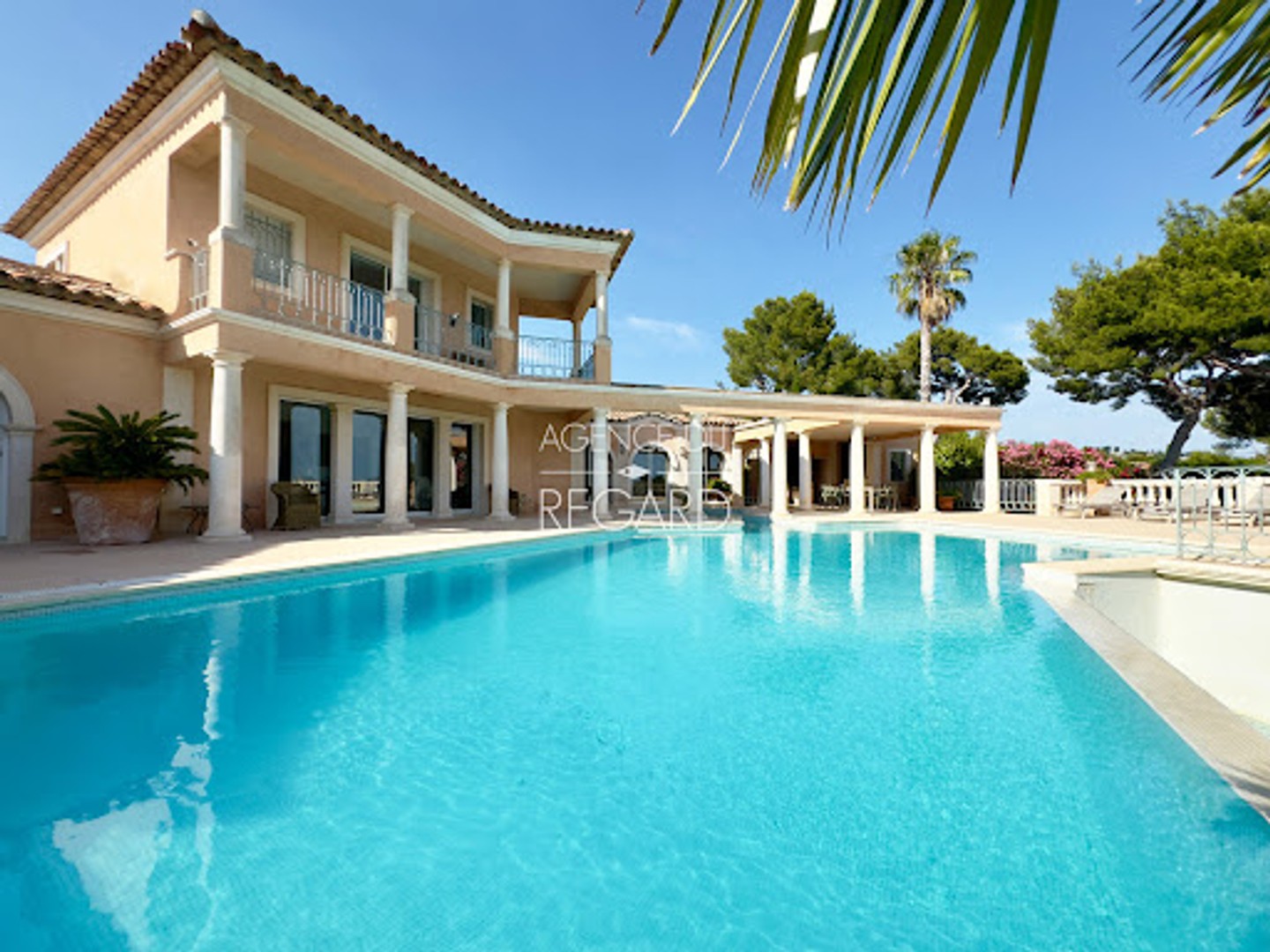 Maison à vendre - 8 pièces - 332m2 - La Ciotat (13600)