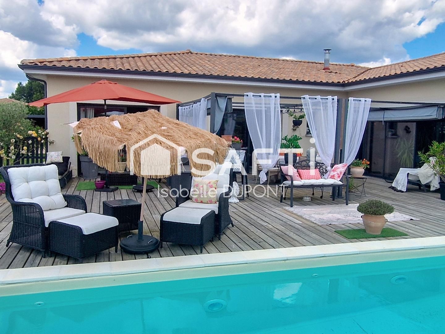 MAISON SPACIEUSE DE PLAIN PIED, PISCINE, CARPORT
