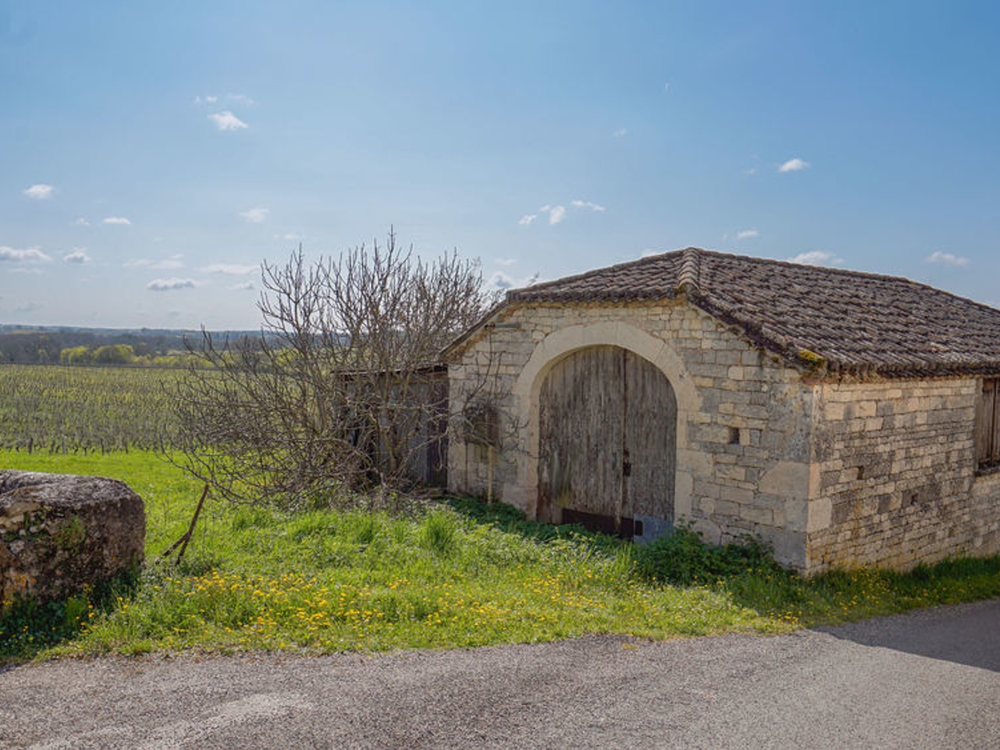 Grange en pierre à restaurer entièrement