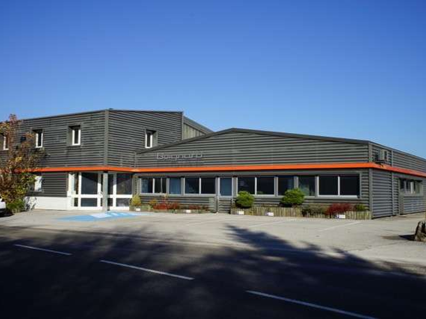 Achat d'entrepôt 850m² à Viry proche A404
