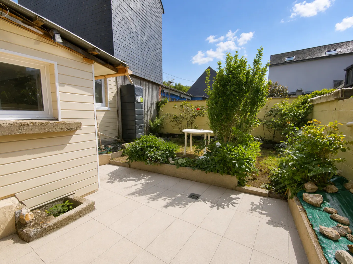 Appartement rénové avec terrasse et jardin à proximité du centre de Honfleur
