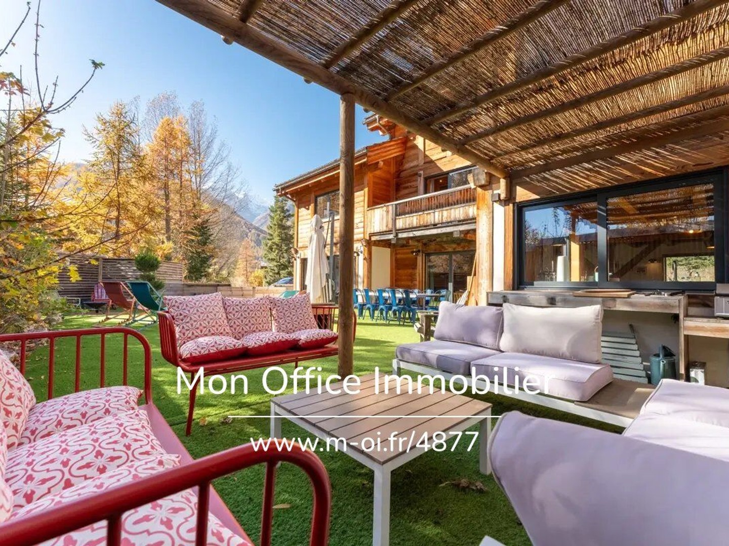 Référence : 4877-MBE - Chalet Haut de Gamme / Luxe - 400m² avec piscine + cinéma