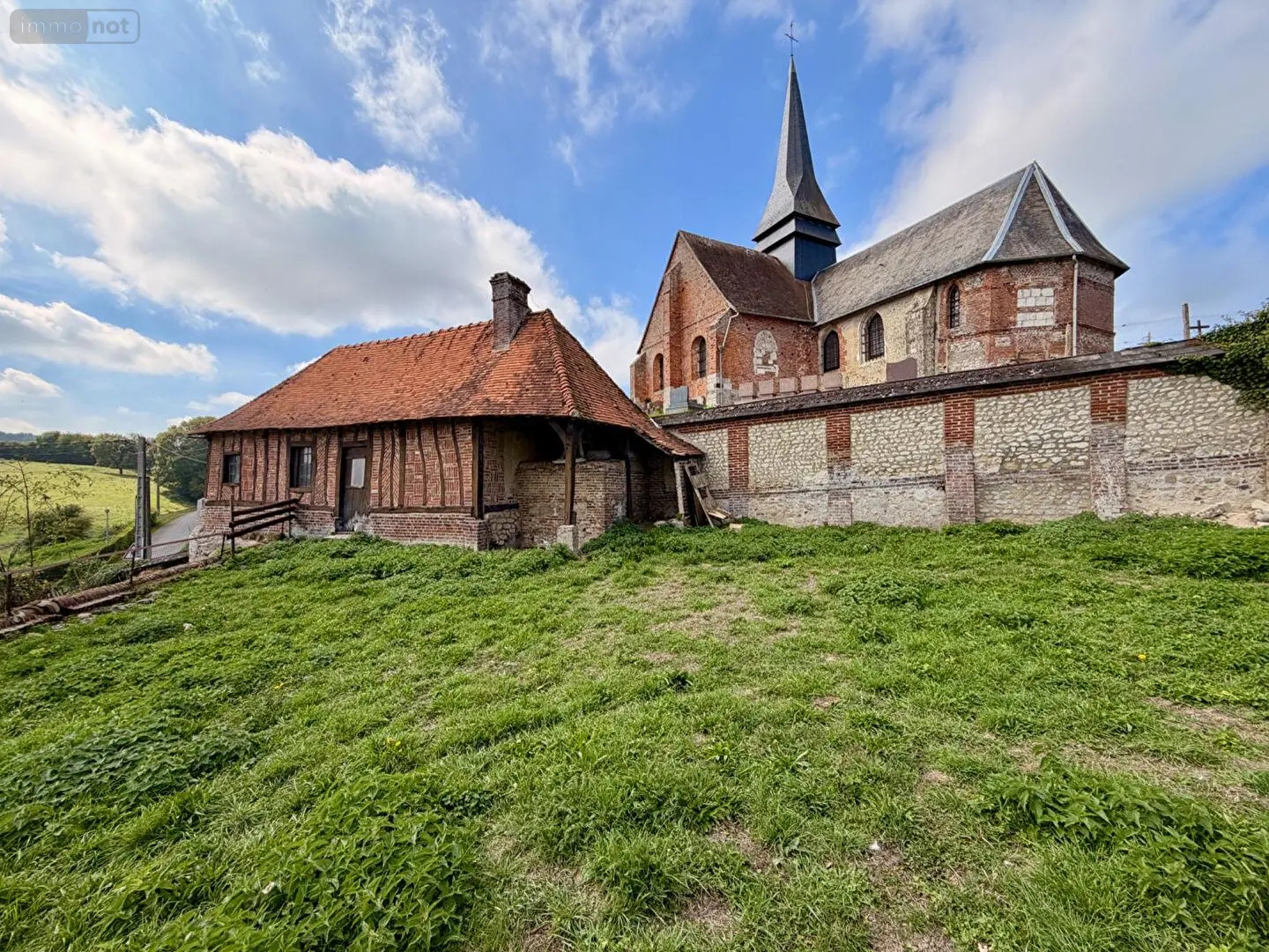 Maison à vendre - 8 pièces - 215m2 - Neufchâtel-En-Bray (76270)