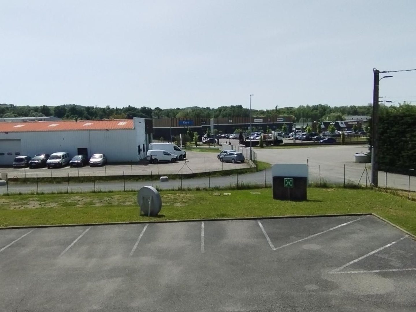 Bureaux à vendre - 1 pièce - 240m2 - Saint-Donat-Sur-L... (26260)
