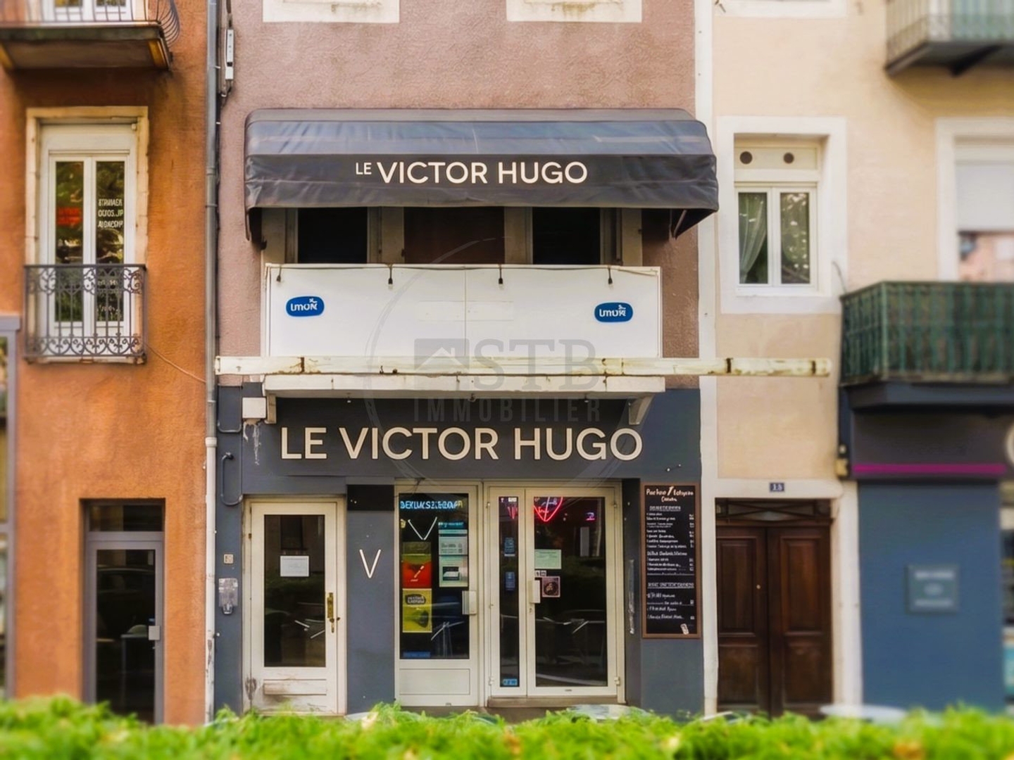 Immeuble avec Local Commercial et 3 appartements