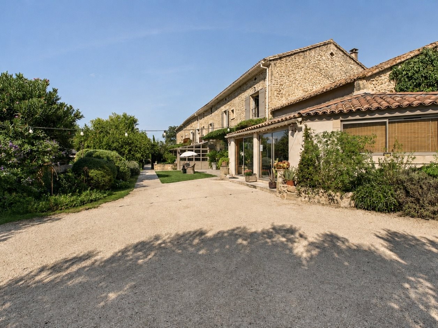 Maison à vendre - 18 pièces - 675m2 - Roquemaure (30150)