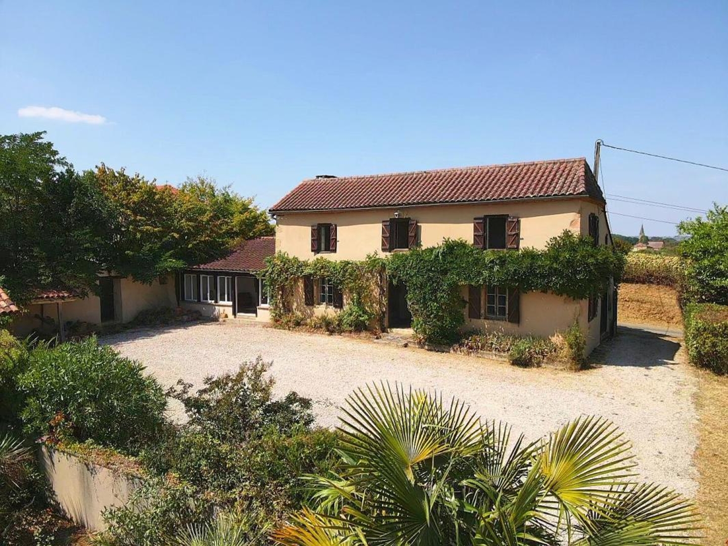 À vendre en exclusivité près de Marciac, Gers : superbe maison gasconne de 4 chambres, offrant une vue magnifique et située au calme, avec dépendance, terrasse d'été et piscine
