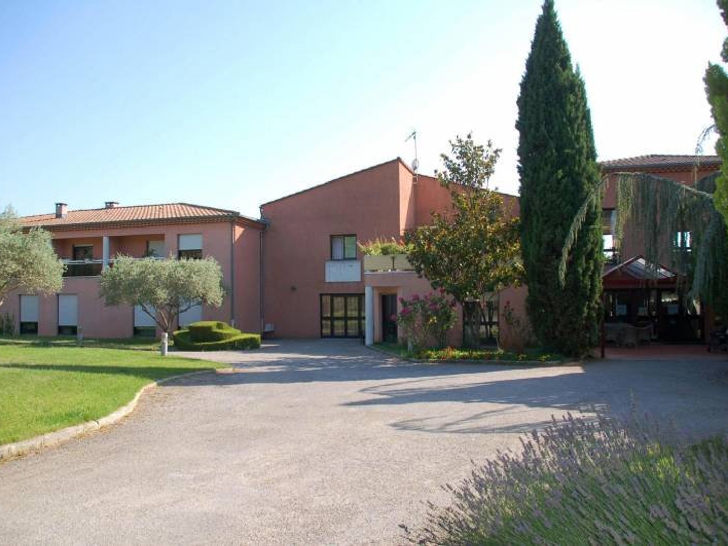 Locaux à vendre - 2800m2 - Saint-Maximin-La-... (83470)