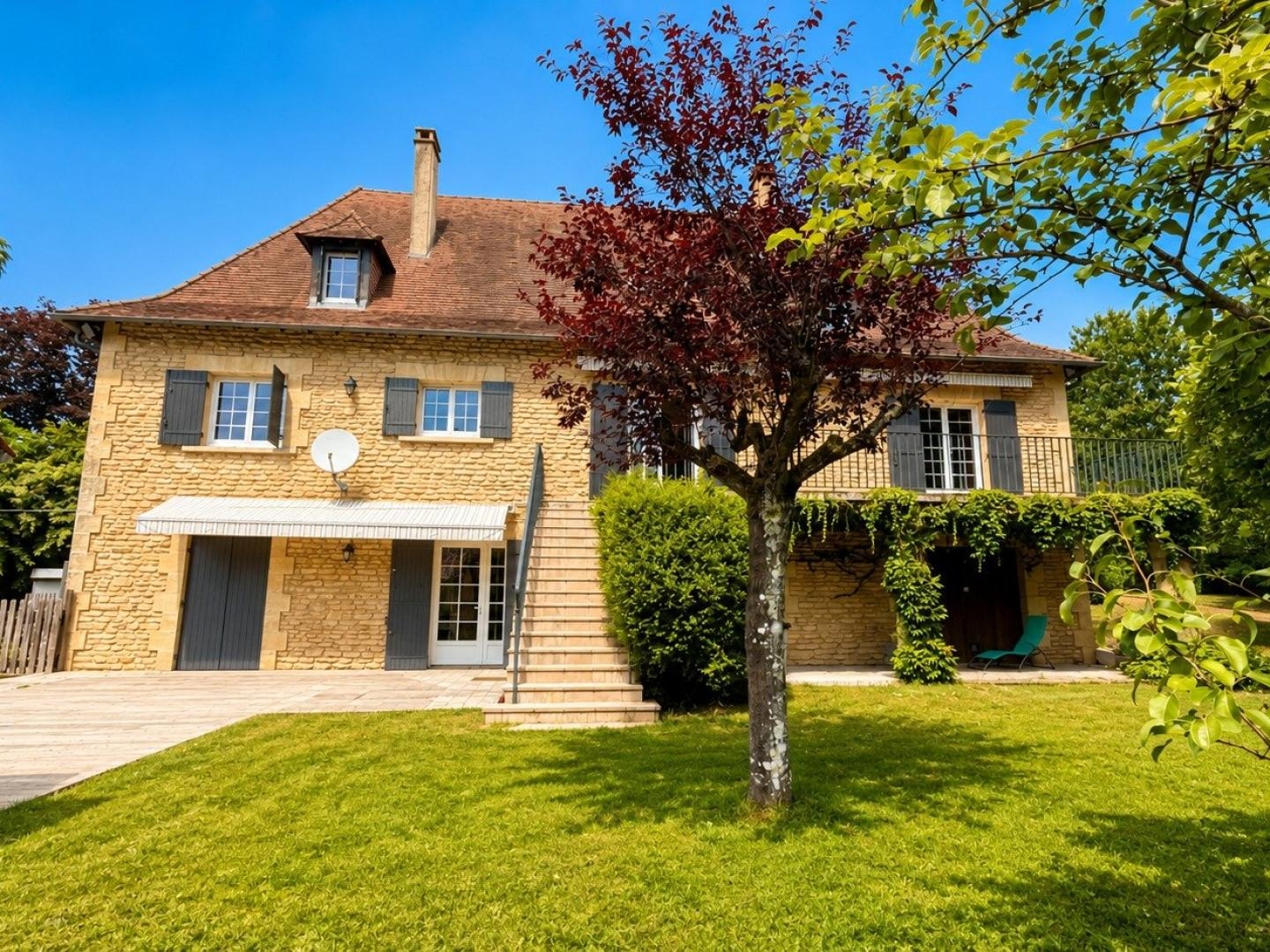 Maison à vendre - 3 pièces - 286m2 - Église-Neuve-De-V... (24380)