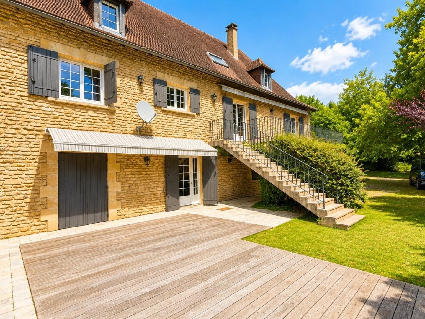 Maison à vendre - 3 pièces - 286m2 - Église-Neuve-De-V... (24380)