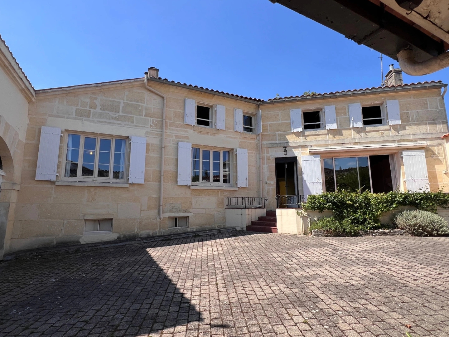 Maison à vendre - 6 pièces - 162m2 - Val-De-Cognac (16370)