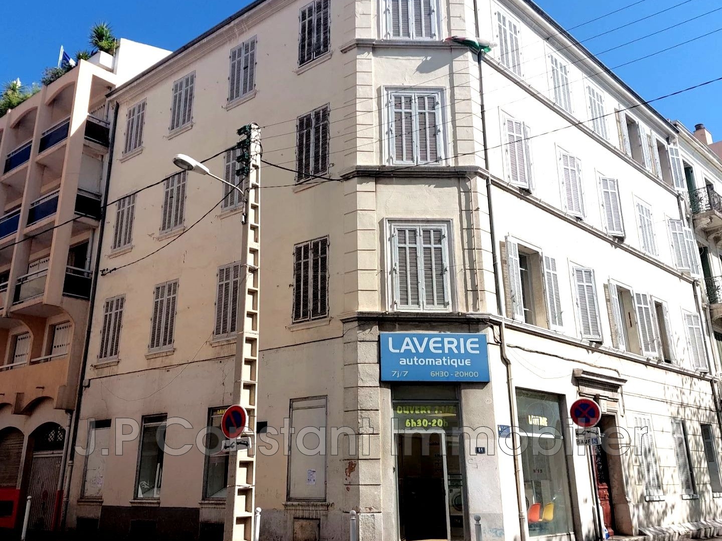 Local commercial 3 pièces 460 m²