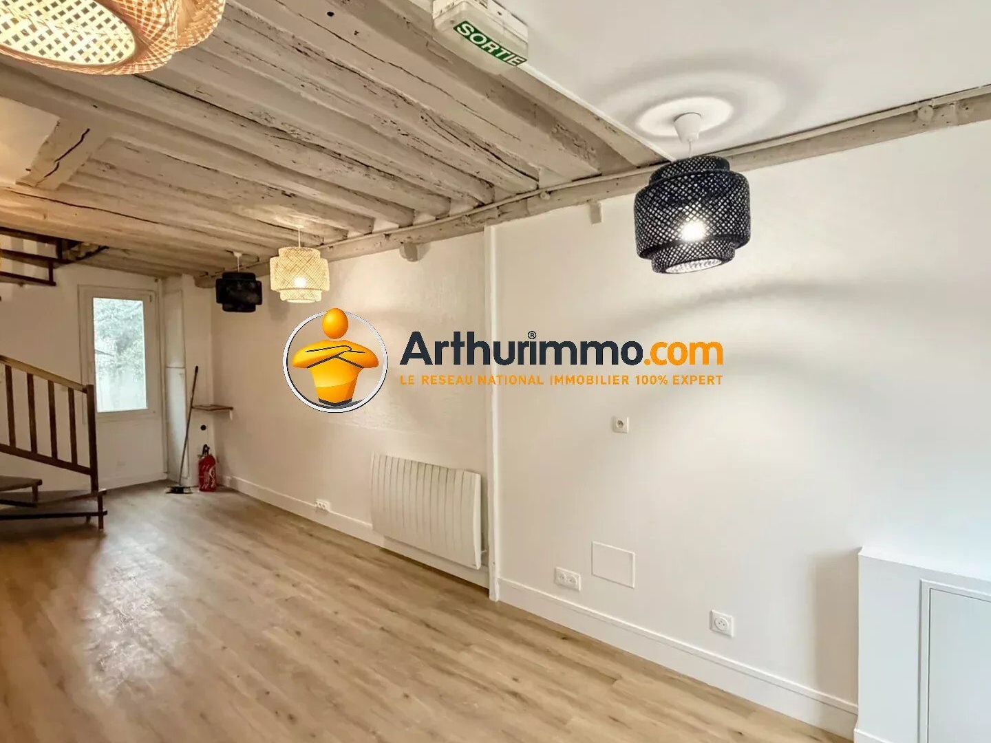 IMMEUBLE COMMERCIAL 67 m² ENVIRON COULOMMIERS