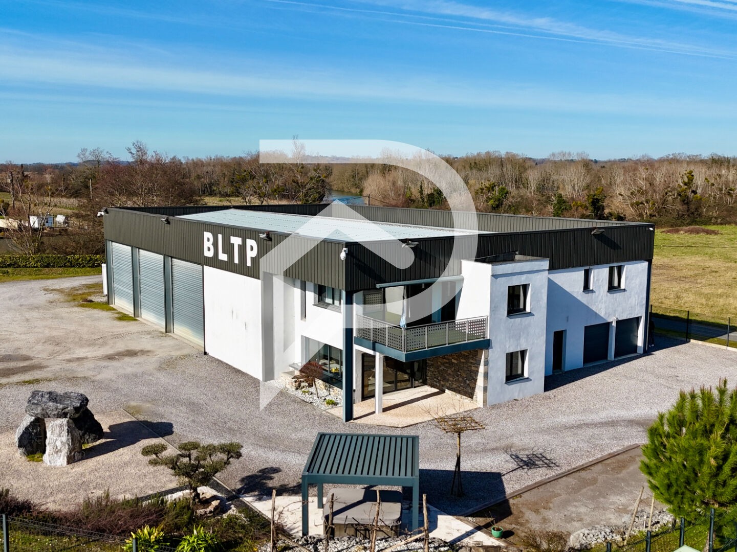 Commerce 4 pièces 710 m²