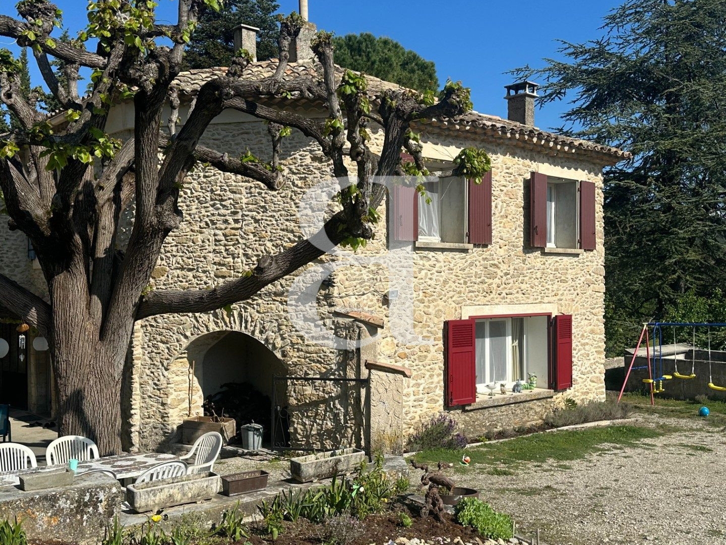 Mas en pierres avec dépendances et terrain à vendre région Va