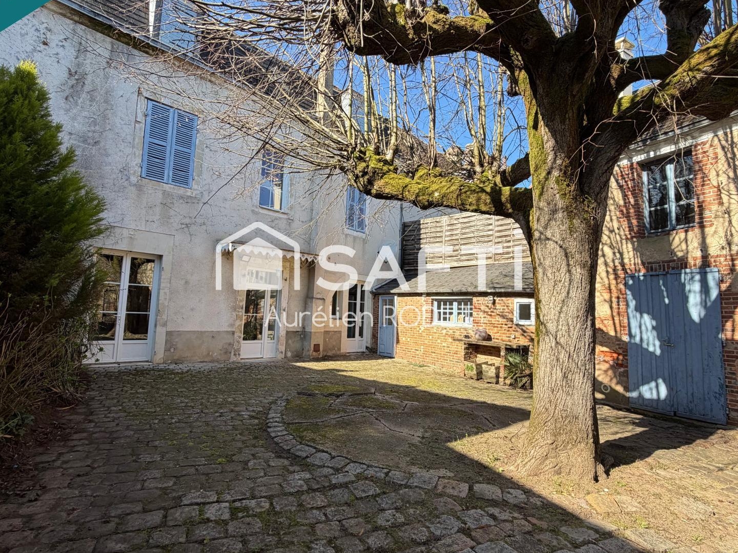 Magasin à vendre - 8 pièces - 225m2 - Graçay (18310)