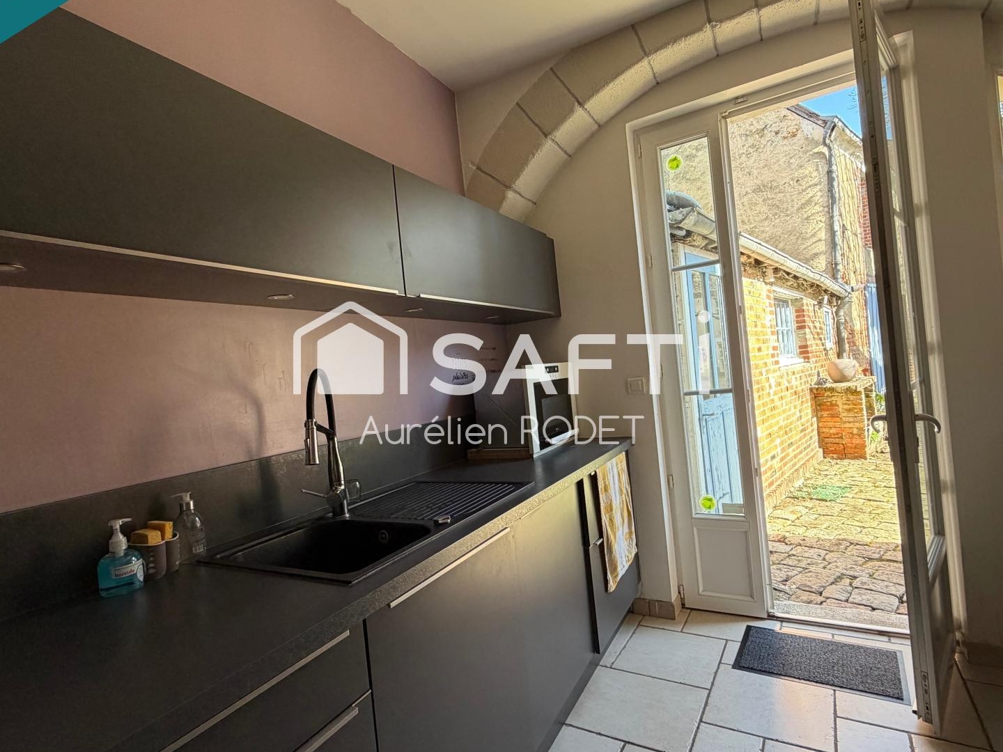 Magasin à vendre - 8 pièces - 225m2 - Graçay (18310)