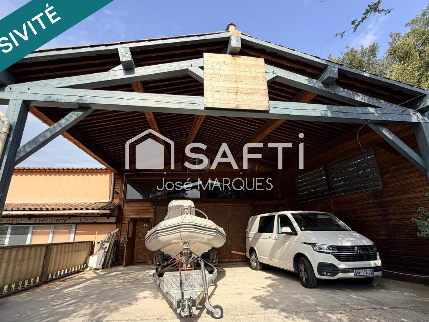 ZA Cogolin atelier en duplex avec préau 215m²
