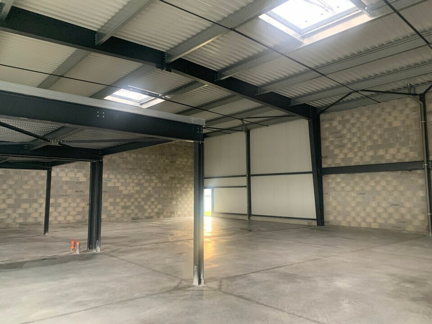 MIXTE ACTIVITES-BUREAUX A VENDRE