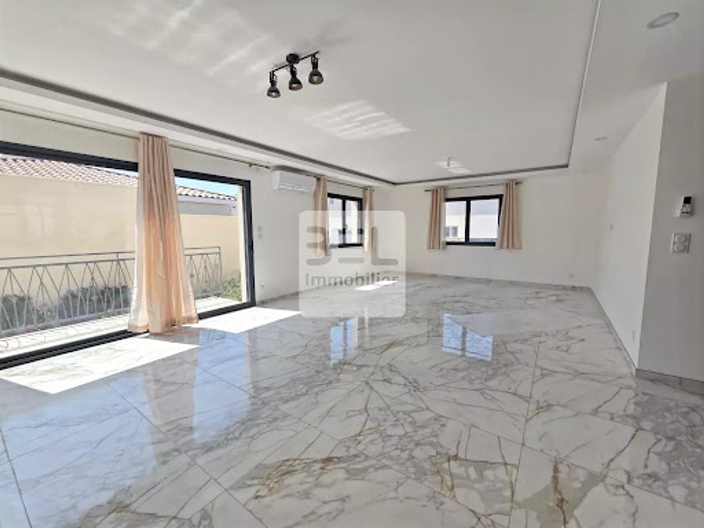 Appartement à vendre - 6 pièces - 158m2 - Laudun-L'ardoise (30290)