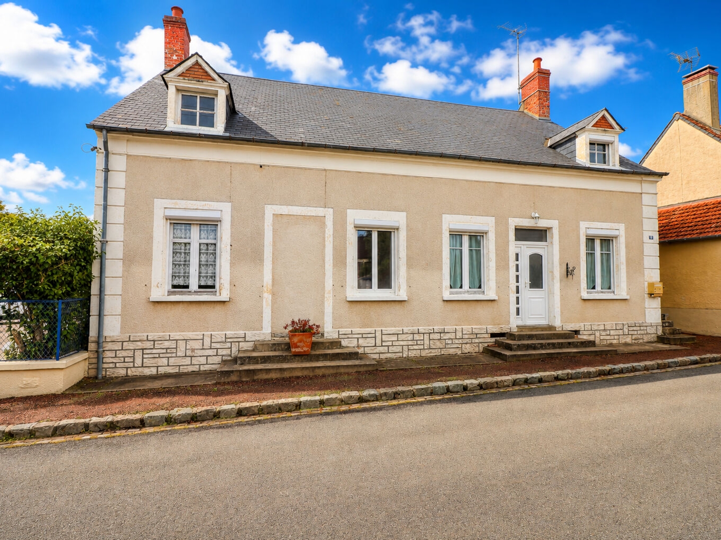 Maison Guérigny, plain pied, 3 chambres, grenier aménageable, terrain, à 15 minutes de NEVERS et proche autoroute