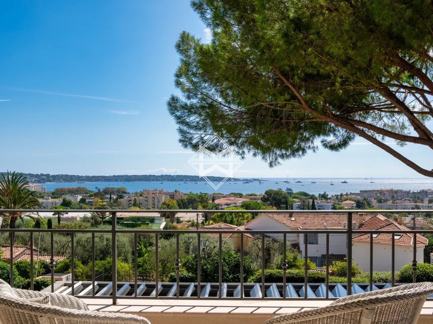 Maison à vendre - 9 pièces - 318m2 - Vallauris (06220)