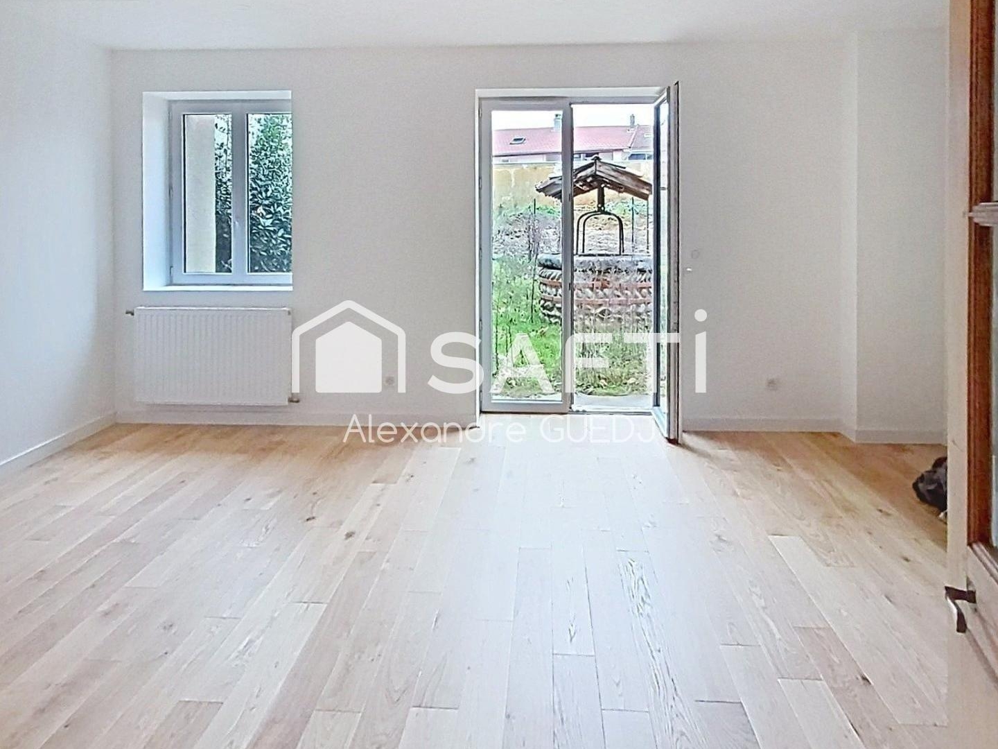 MAISON DE VILLAGE ENTIEREMENT RENOVEE DE 123 M² AVEC TERRAIN ET 2 PLACES DE PARKING