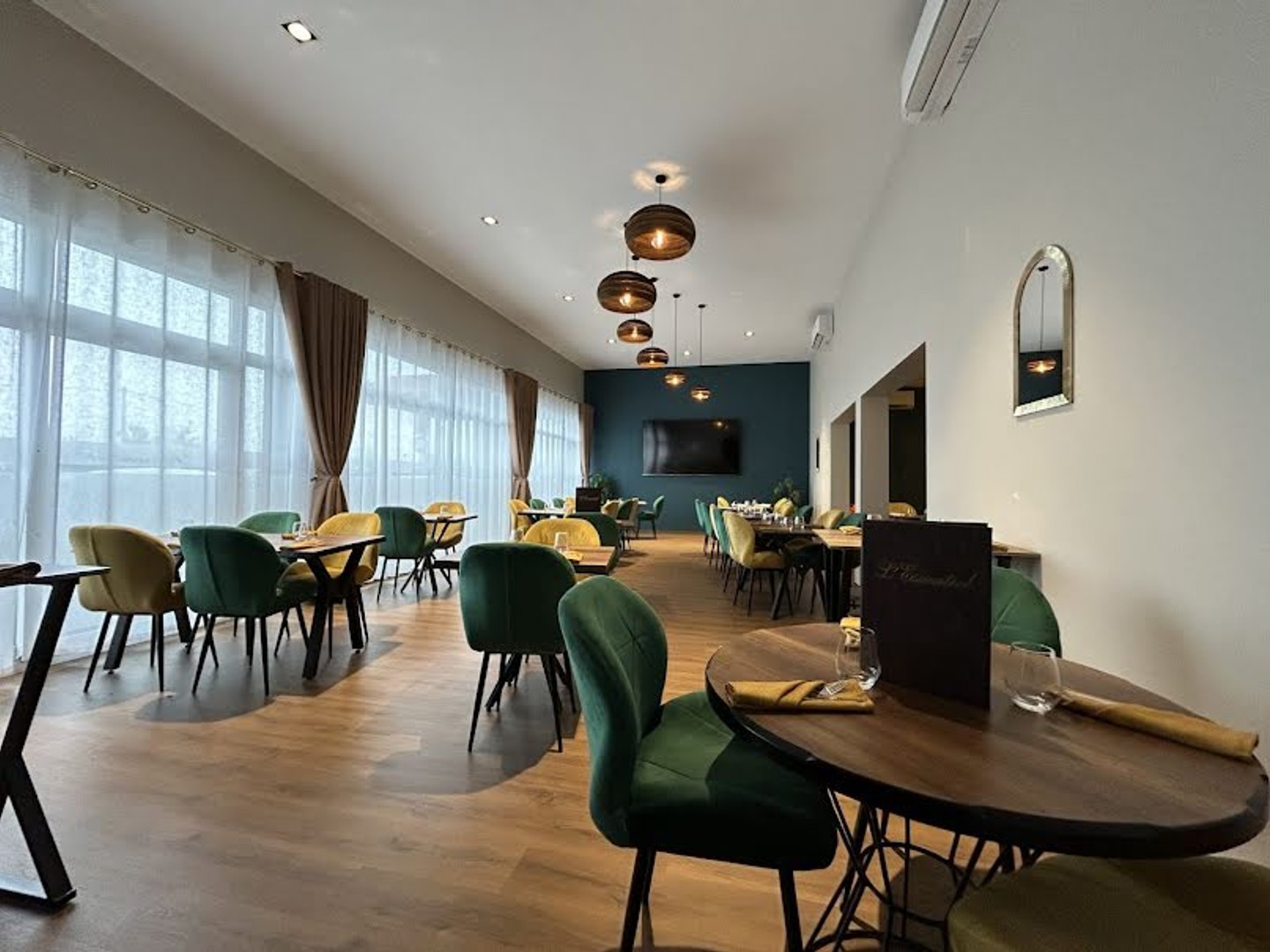 Commerce 280 m²