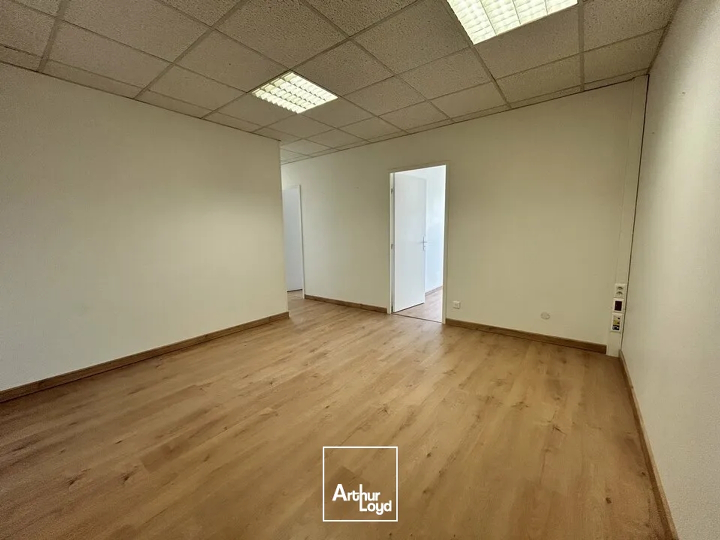 Bureaux à vendre - 1 pièce - 97m2 - Chalon-Sur-Saône (71100)