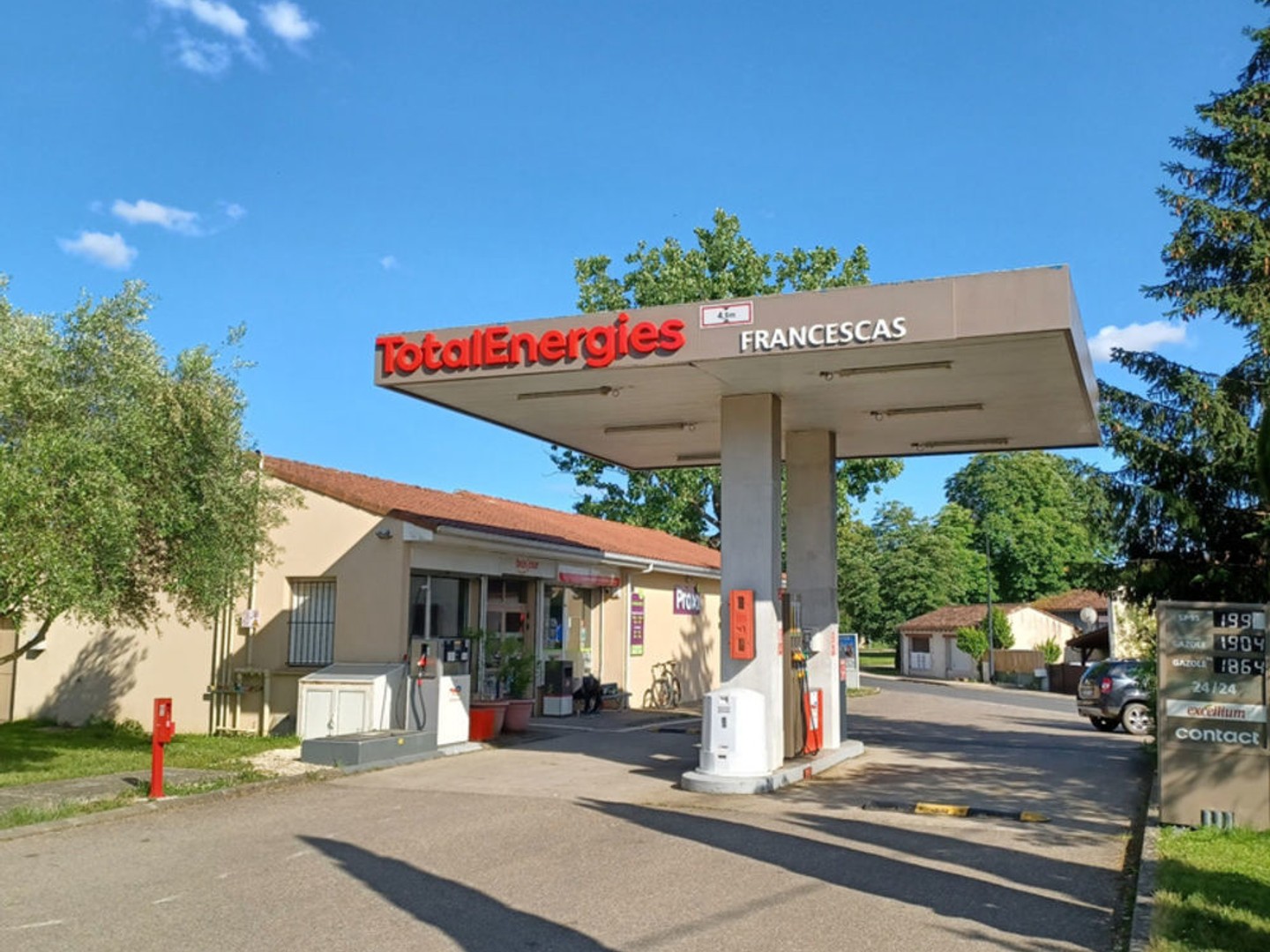 Dpt Lot et Garonne (47), à vendre FRANCESCAS Alimentation et station-service