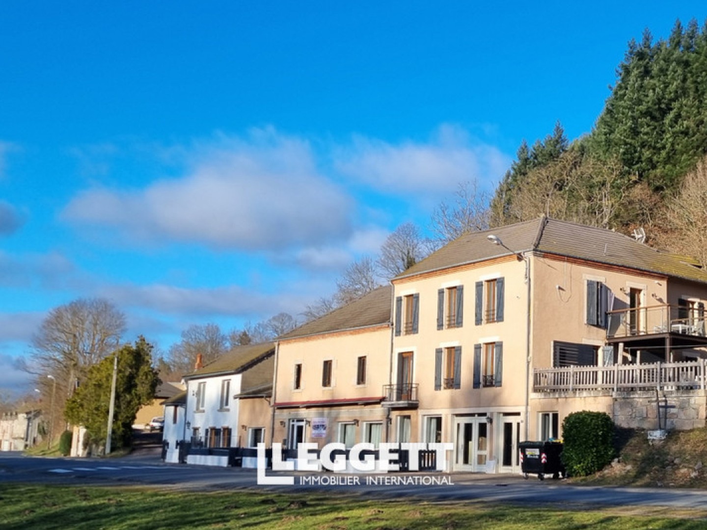 maison 20 pièce(s), LE MAYET-DE-MONTAGNE