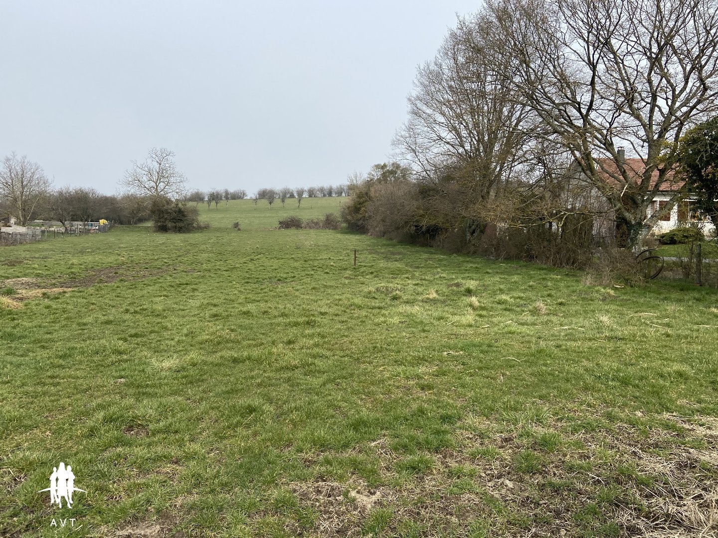 TERRAIN CONSTRUCTIBLE ET VERGER DE 2426 M²