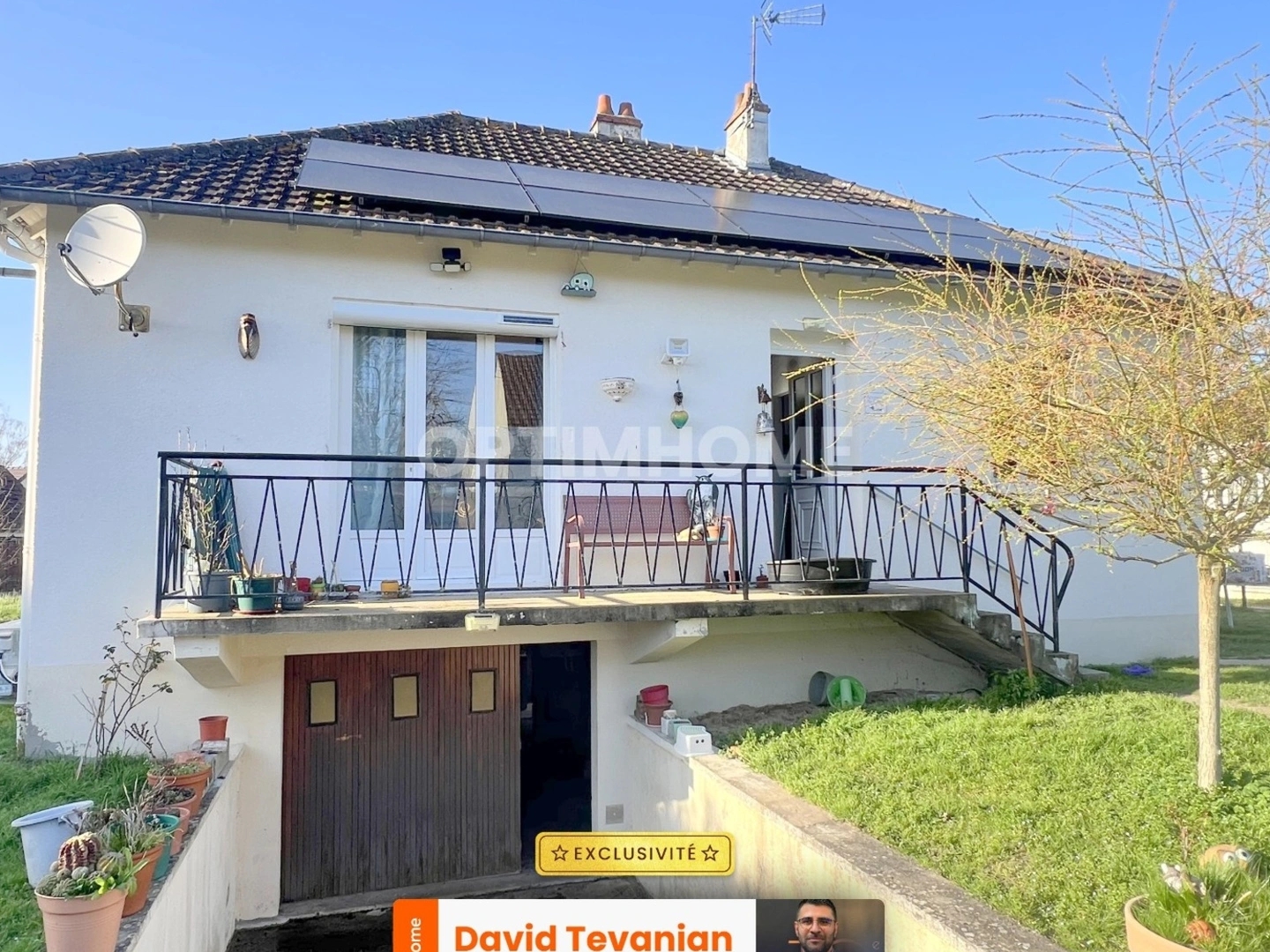 Maison lumineuse 68m² habitable avec jardin, double garage et équipements énergétiques située dans un environnement très calme