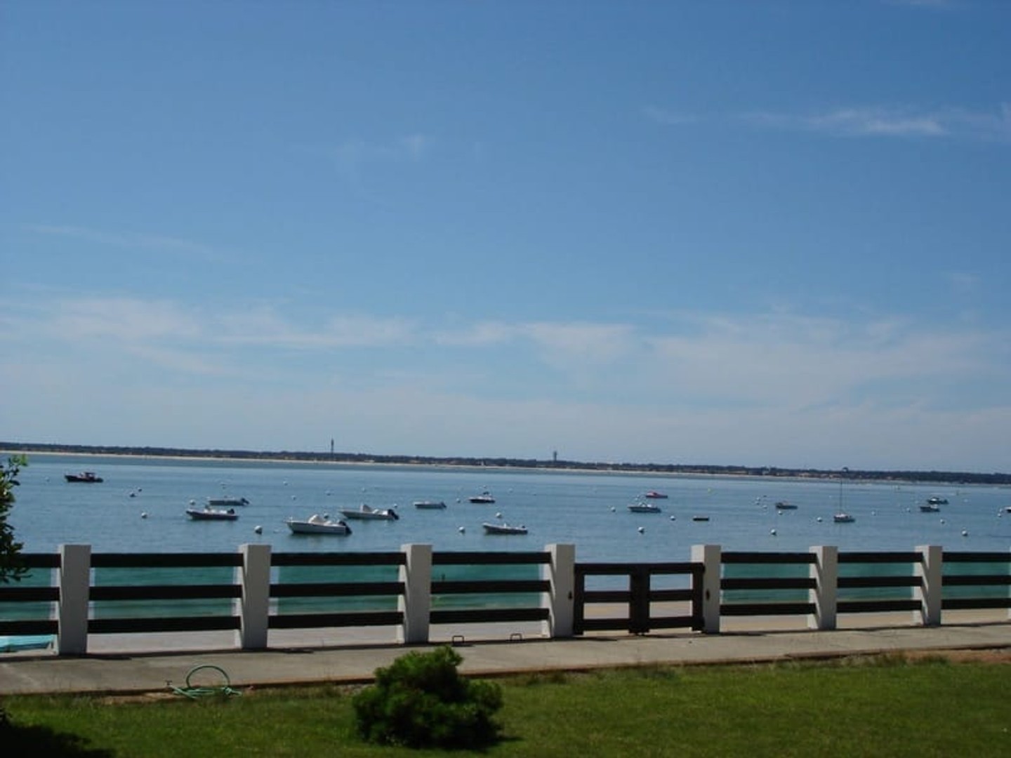 SUPERBE PROPRIETE AU BORD DE L'EAU A 2 PAS DU MOULLEAU