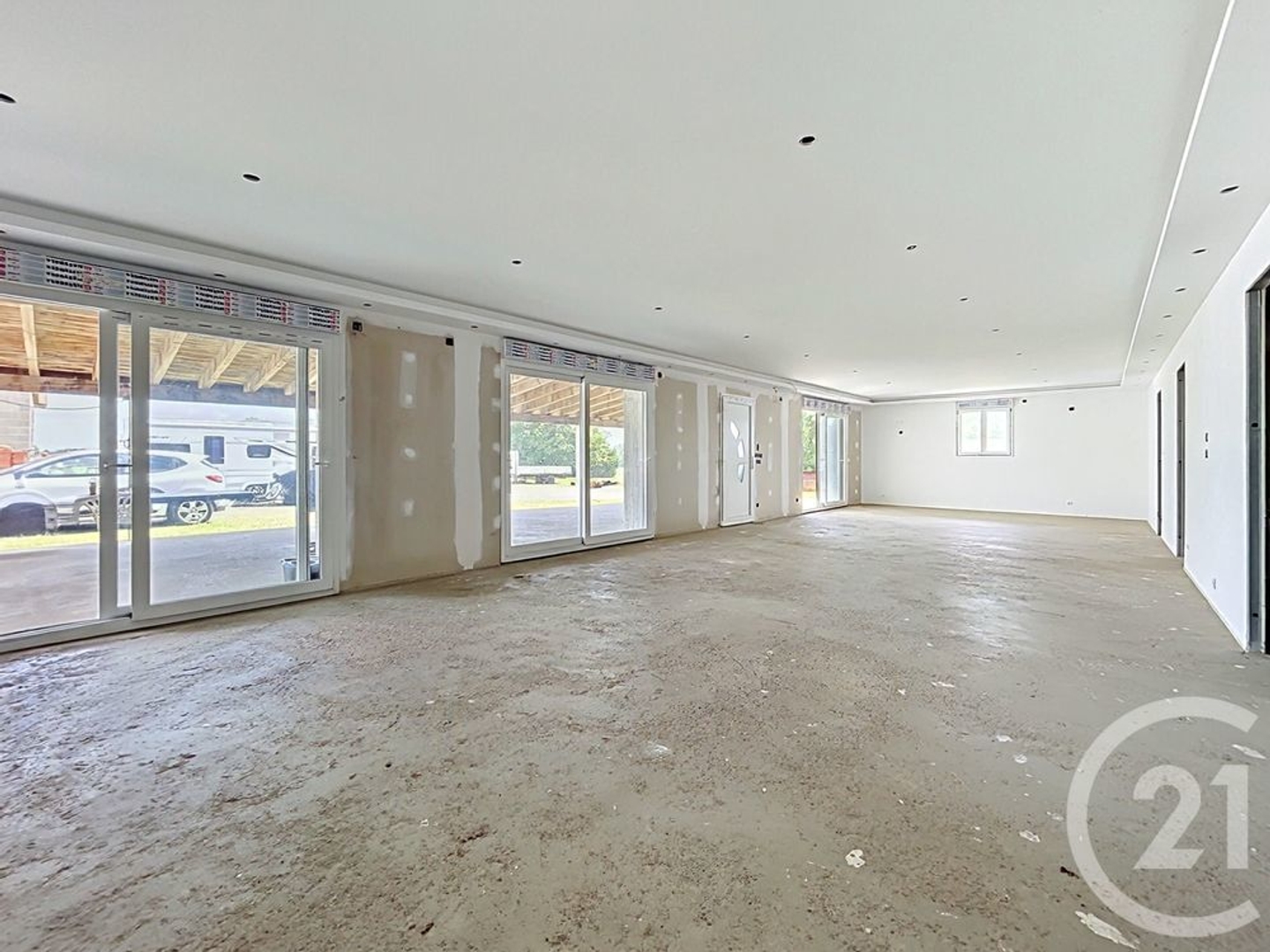 Maison à vendre - 4 pièces - 330m2 - Saint-Pourçain-Su... (03500)
