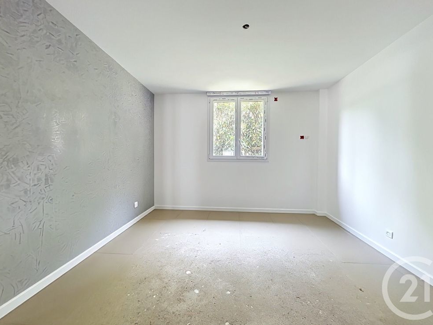 Maison à vendre - 4 pièces - 330m2 - Saint-Pourçain-Su... (03500)