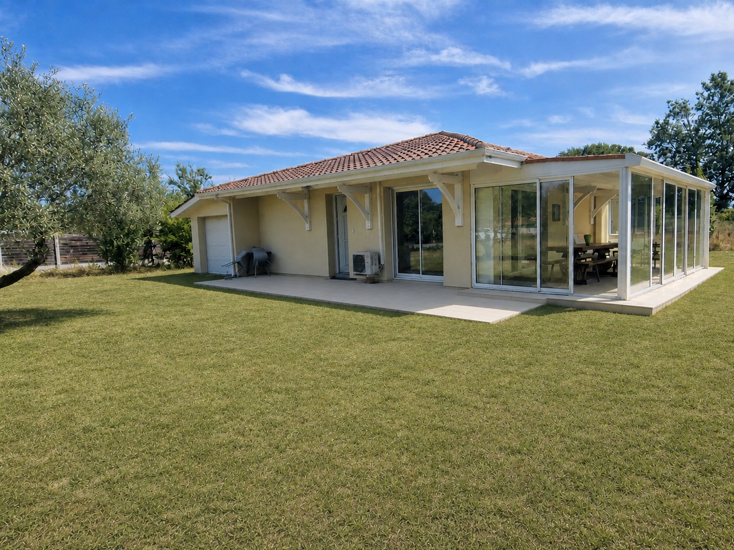 Maison plain-pied 100 m² + terrain constructible 1 460 m² - Loupes