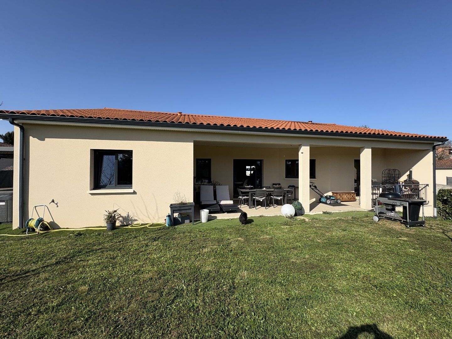 Maison neuve avec terrasse et spa !
