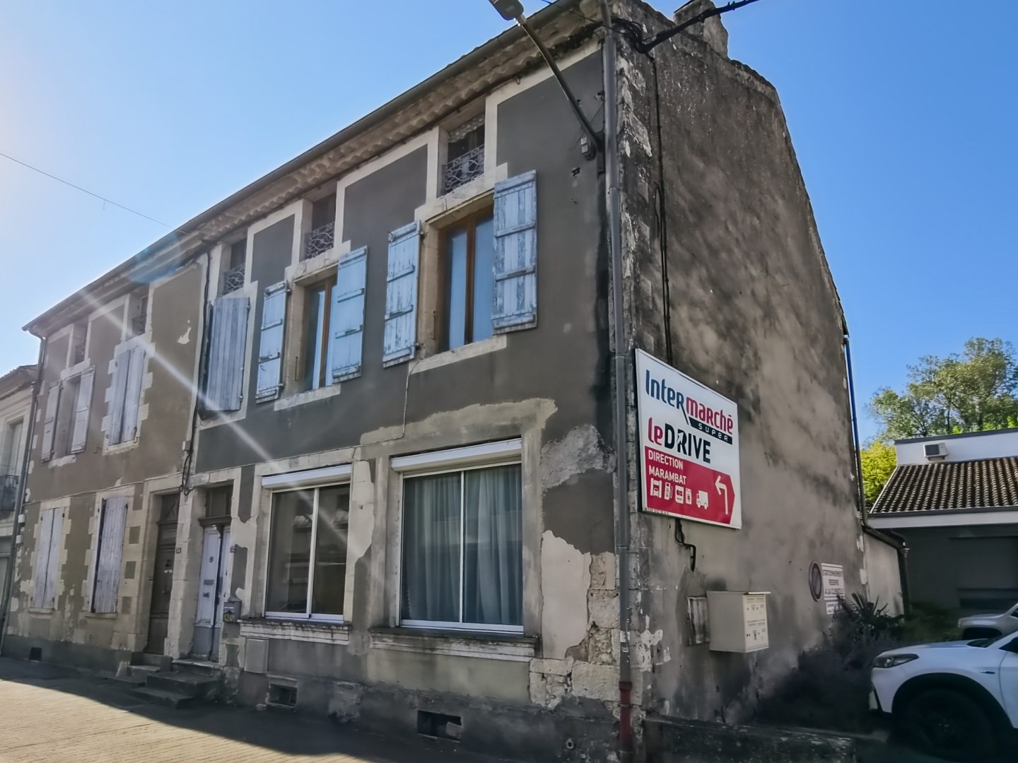 Maison de rue - Immeuble de 205m2 avec cave et jardin à Vic-Fezensac