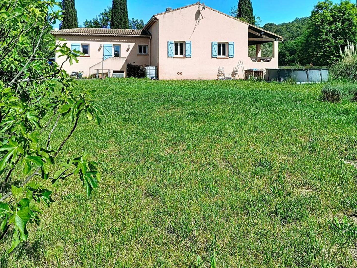 Maison T5 de 161m², terrasses et garage sur 2075m² de terrain - LE VAL