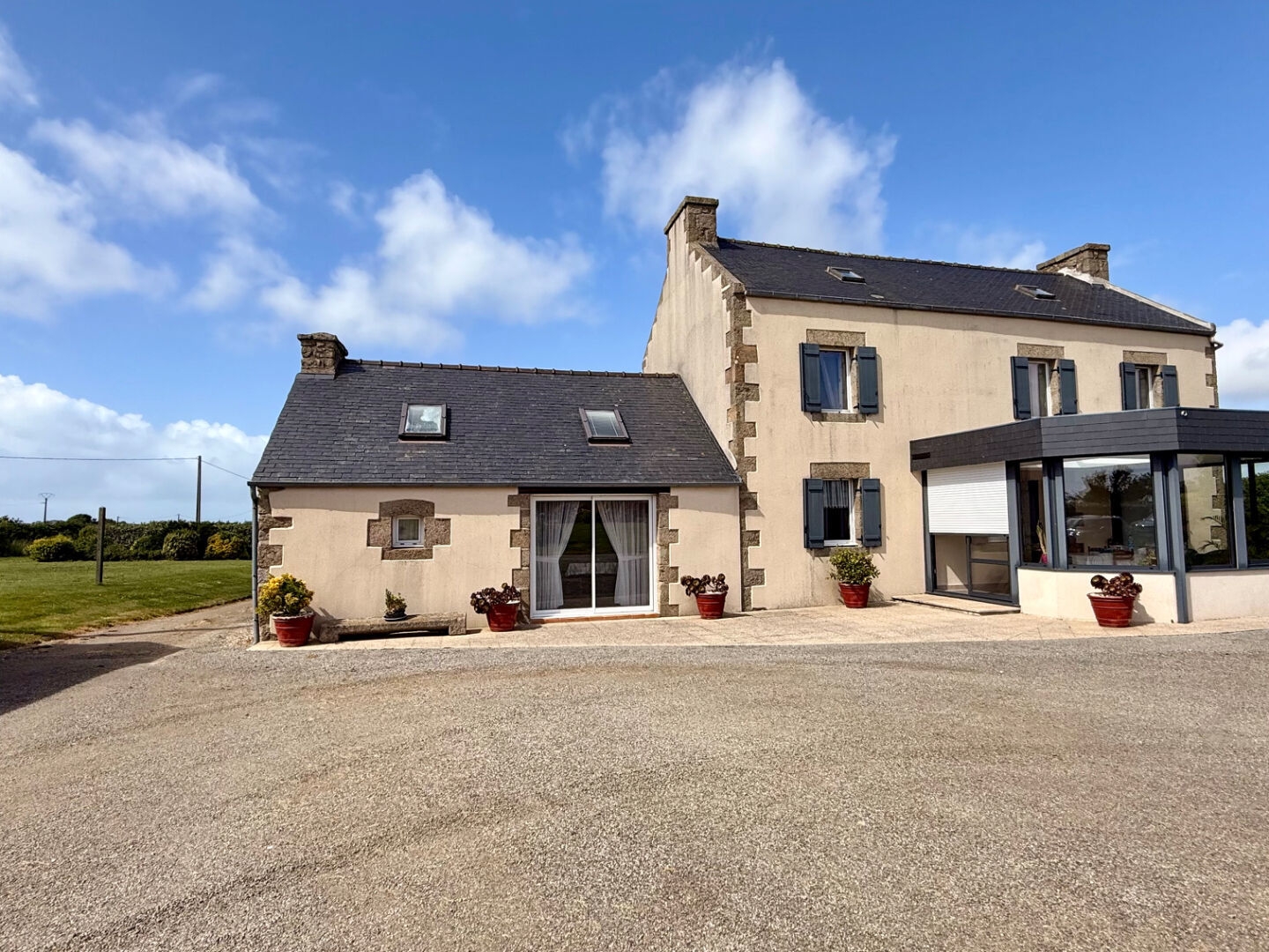 Corps de ferme - 152 m2 - dépendances - 4520 m2 terrain - Brélès